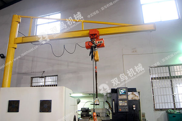 雙鳥(niǎo)成功案例-模具吊裝使用雙鳥(niǎo)牌電動(dòng)葫蘆